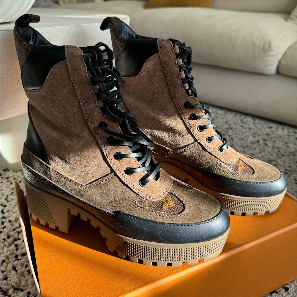 Louis Vuitton Laureate Desert Boot Size 39